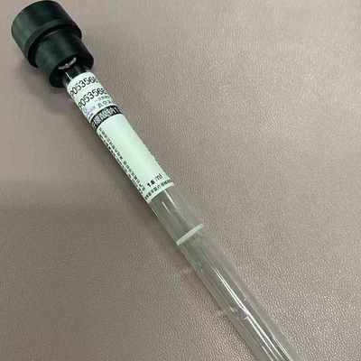 ナトリウム クエン酸塩の4:1 ESRの管の全血の標本の黒の上